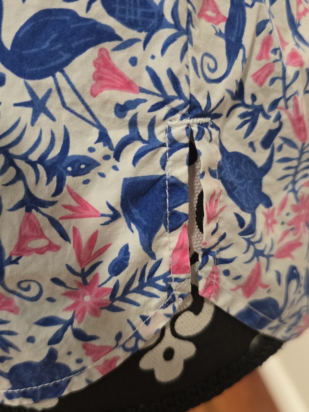 Vineyard Vines Sea Life Beachy Button-Down Shirt - Picture 5 of 8